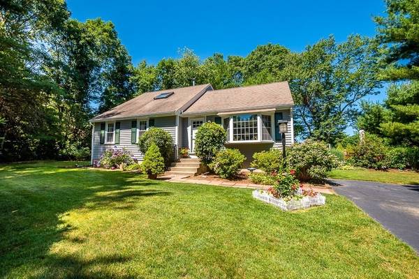 18 Craig St, Carver, MA 02330