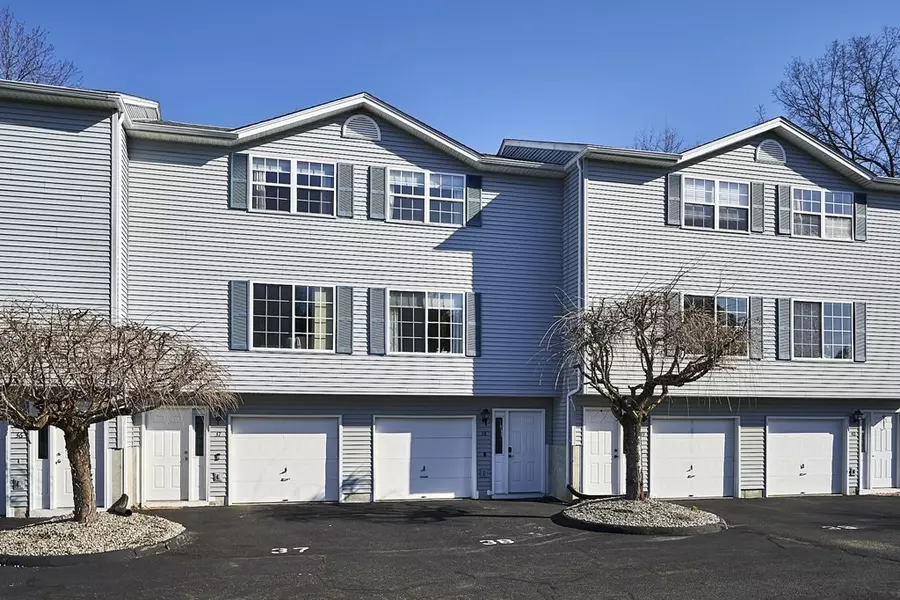 38 Waters Edge Dr #38, Ludlow, MA 01056