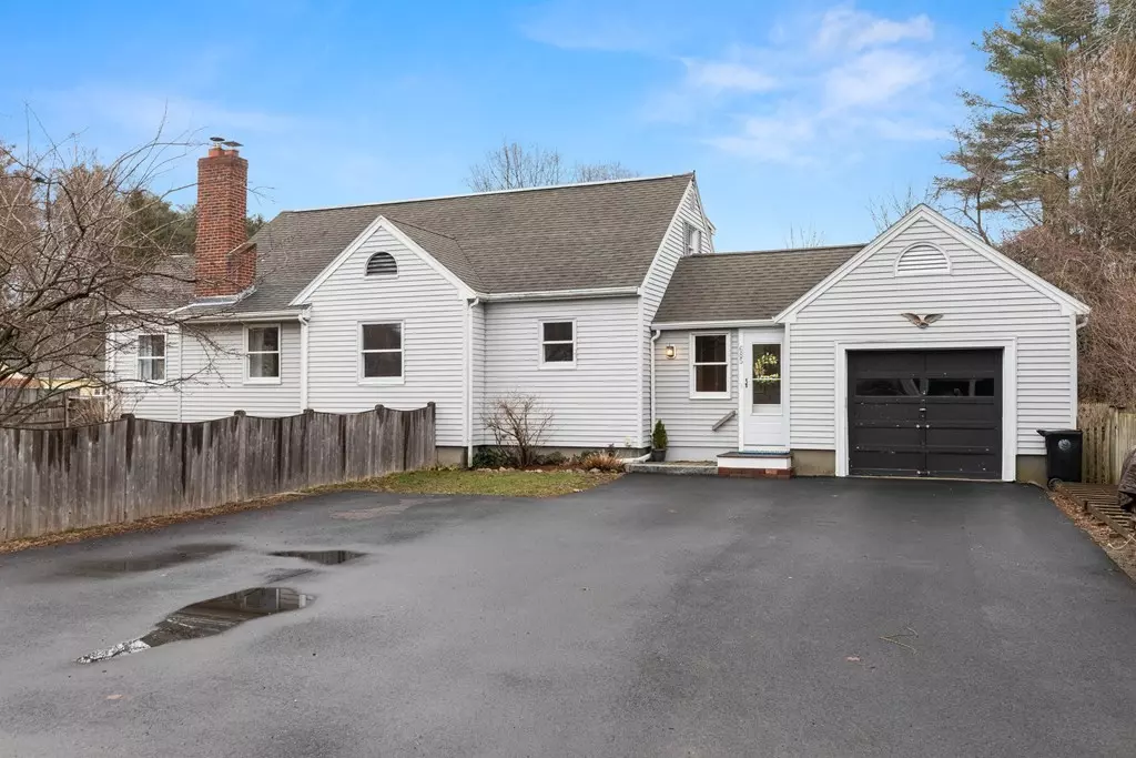 Hamilton, MA 01982,685 Bay Road