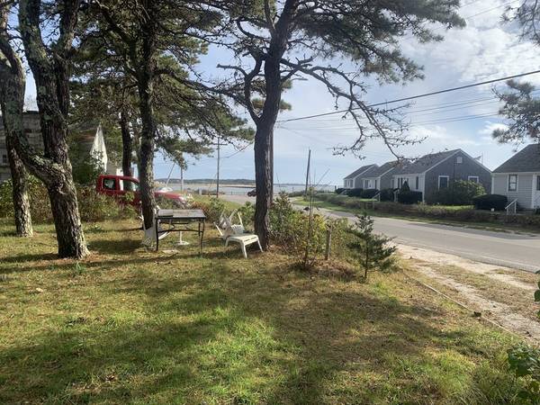 Wellfleet, MA 02667,260 Kendrick Ave #4