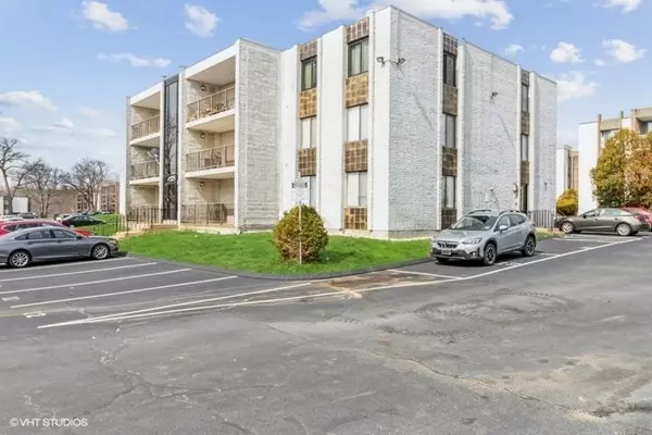 35 Skyline Dr #1, Braintree, MA 02184