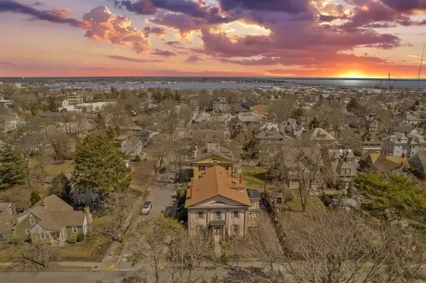 76 Cottage St, New Bedford, MA 02740