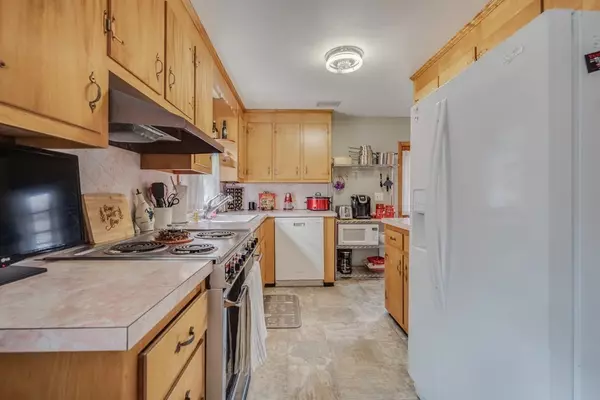 Granby, MA 01033,26 Smith Ave