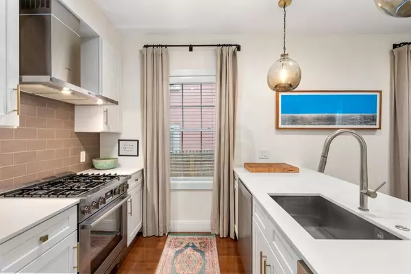 Somerville, MA 02145,11 Fiske Ave #11R