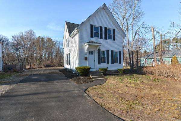 31 Commonwealth Ave, West Bridgewater, MA 02379