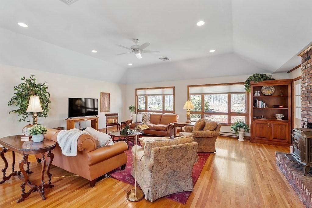 Chelmsford, MA 01824,8 Dalton Road