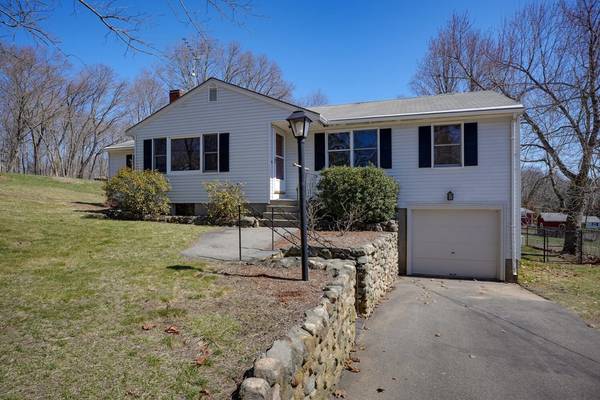 11 Spruce St, Holliston, MA 01746