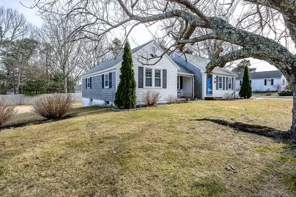 Yarmouth, MA 02664,27 Capt Chase Rd