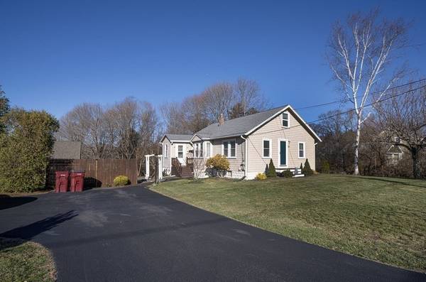 112 Everett St, Middleboro, MA 02346