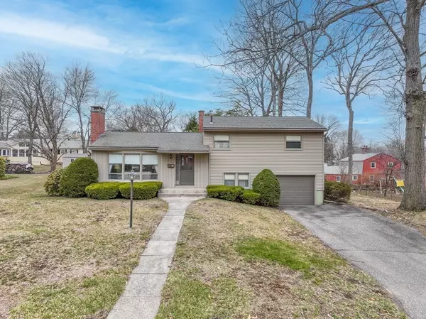 139 W Meadowview Rd, Holyoke, MA 01040