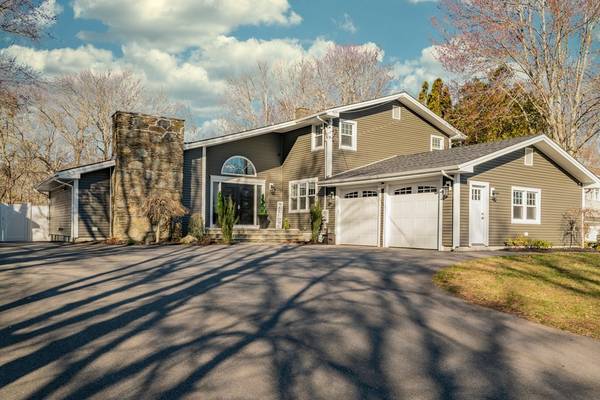 4 John Winthrop St., Dartmouth, MA 02747