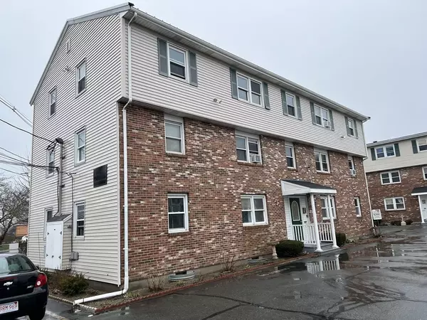 1040 Cove Rd #5, New Bedford, MA 02744