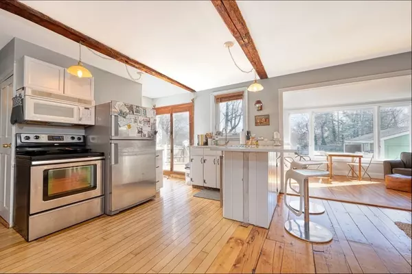 Whitman, MA 02382,697 Washington St