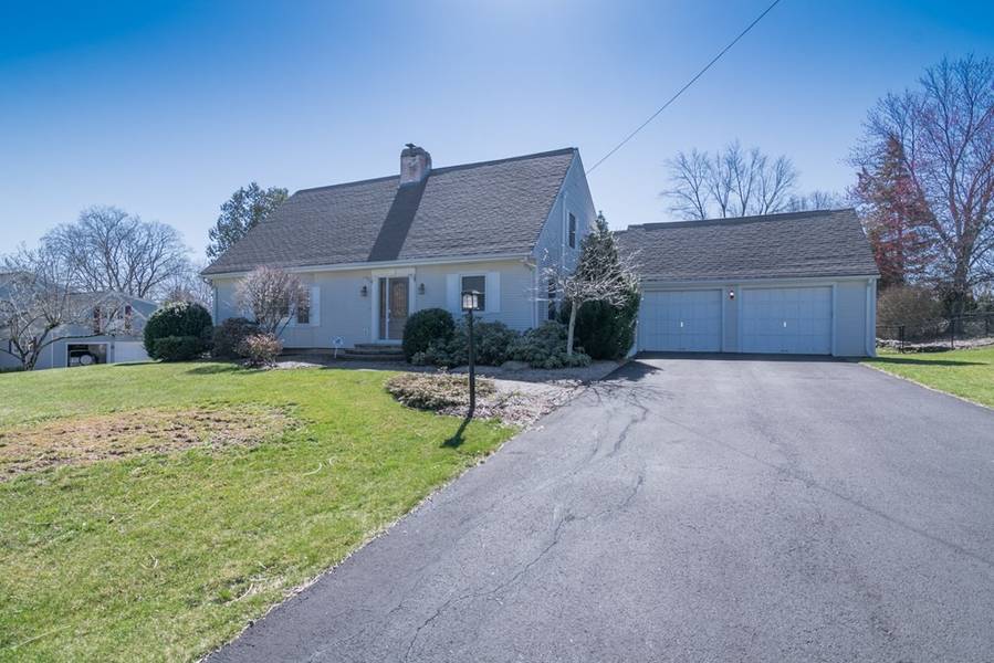 32 Greenwich Rd, East Longmeadow, MA 01028