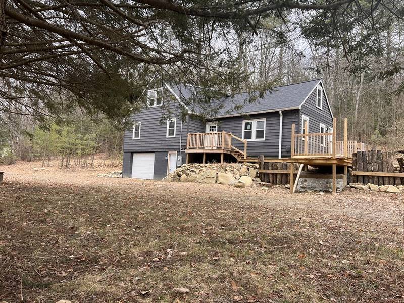 15 Hemenway Rd, Leverett, MA 01054