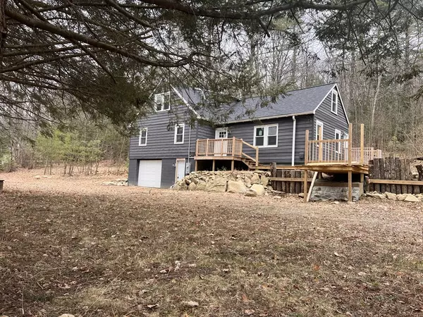 15 Hemenway Rd, Leverett, MA 01054