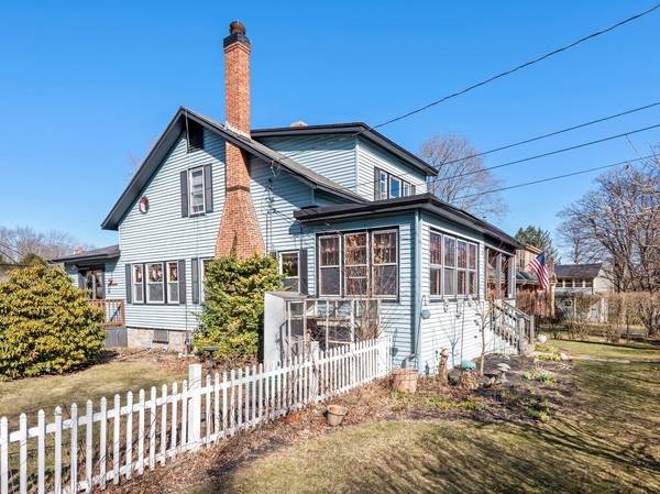 28 Columbus Ave, Southbridge, MA 01550