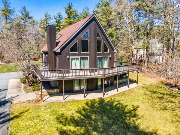 130 Timber Ln, Fall River, MA 02747