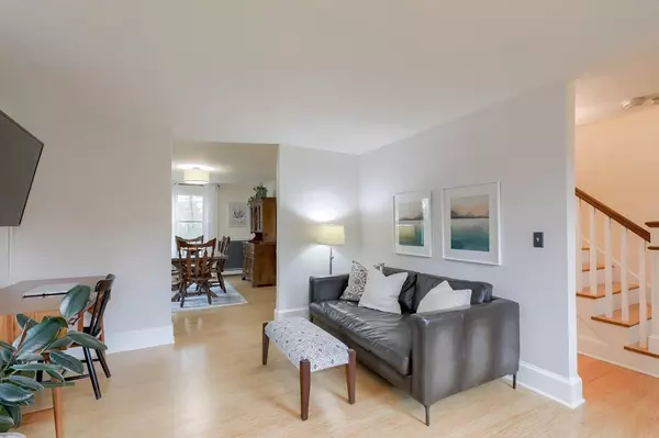 Falmouth, MA 02536,24 Eli Ln