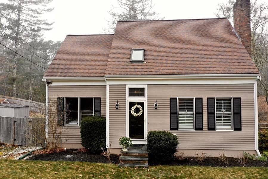 1 Plymouth Ln, Bourne, MA 02532