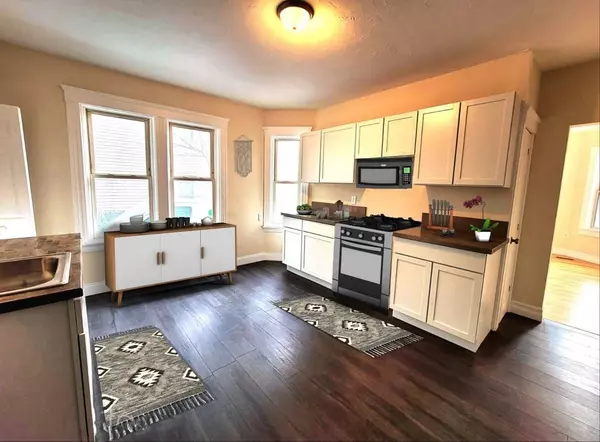 Worcester, MA 01605,6 Moen St