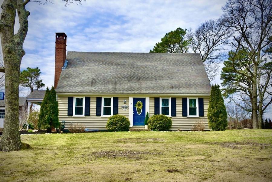 17 Homestead Rd, Bourne, MA 02562