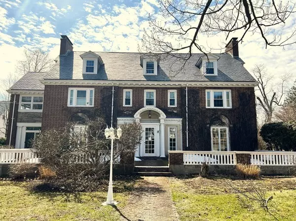 93 Elm St, Gardner, MA 01440