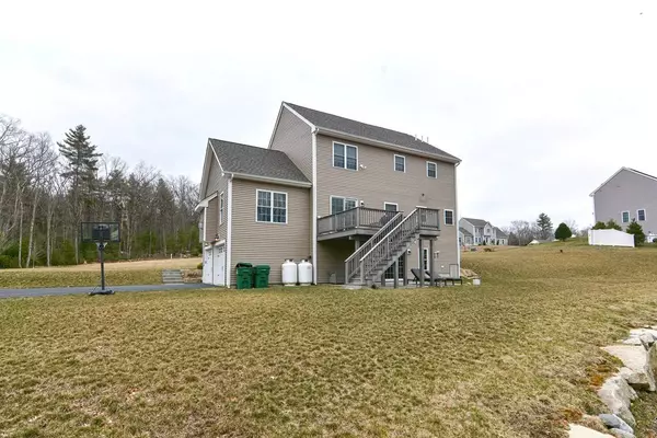 Uxbridge, MA 01569,17 Rifleman Way