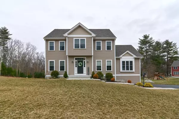 Uxbridge, MA 01569,17 Rifleman Way