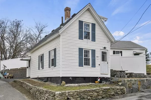 233 Woodlawn Street, Clinton, MA 01510