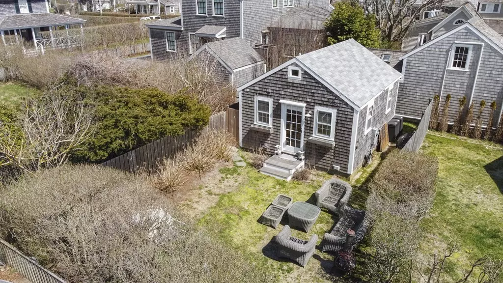 Nantucket, MA 02554,2 Cabot Lane #A