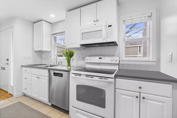 Wellesley, MA 02482,11 Oak Street #55