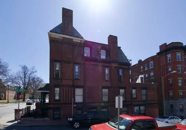 Springfield, MA 01105,76 Maple St