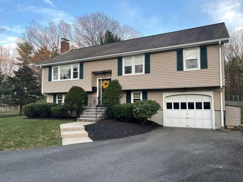 1 Ginley Rd, Walpole, MA 02081