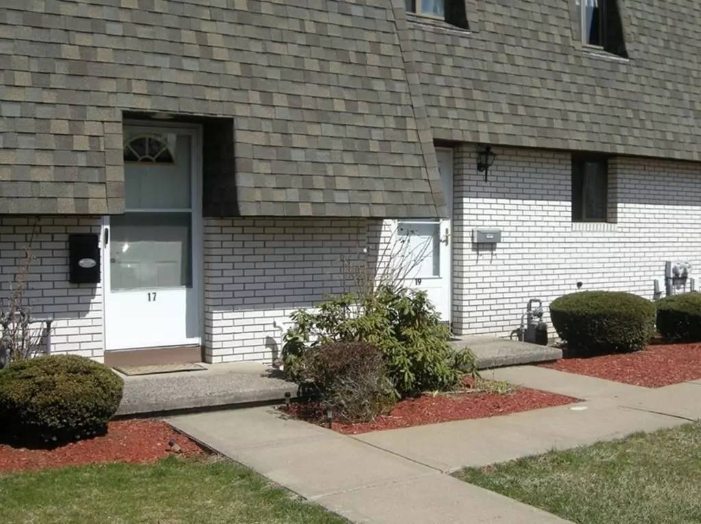 Agawam, MA 01001,19 Beekman Dr #19