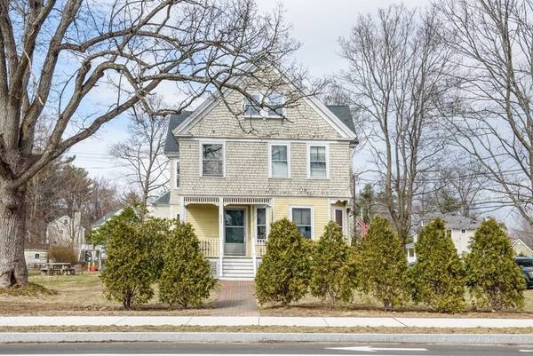 Amesbury, MA 01913,233 Elm St #3