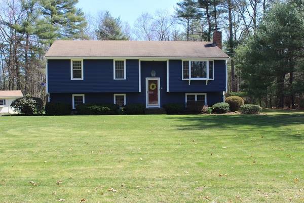 33 Hawthorne St, Hanson, MA 02341