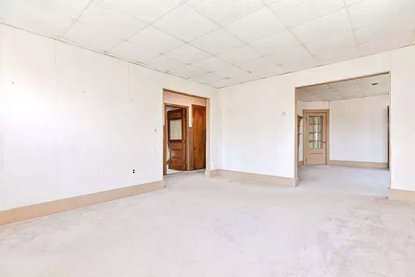 Newton, MA 02461,30-32 Floral St