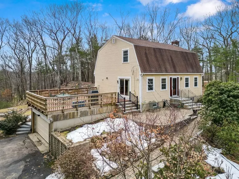 11 Leslie Rd, Ipswich, MA 01938