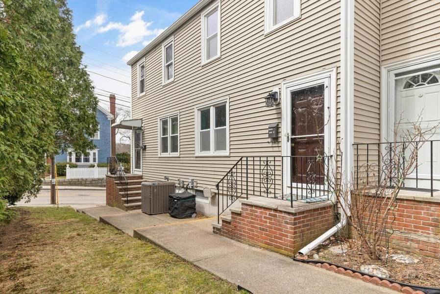 63 Proctor St #B, Salem, MA 01970