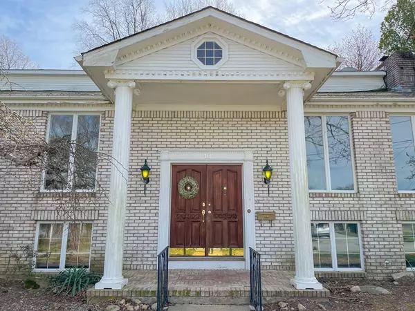Johnston, RI 02919,10 Green Valley Dr