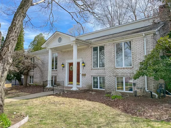 Johnston, RI 02919,10 Green Valley Dr