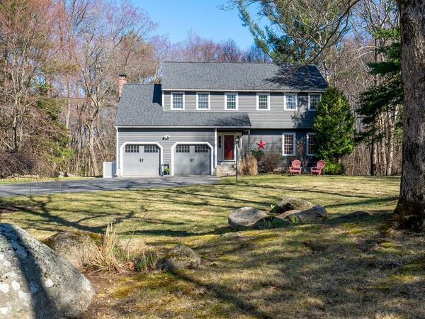 14 Quissett Rd, Mendon, MA 01756