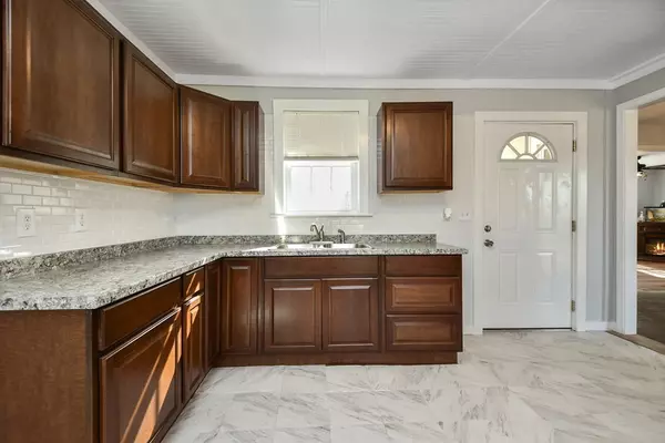 Brookfield, MA 01506,23 Kimball Street