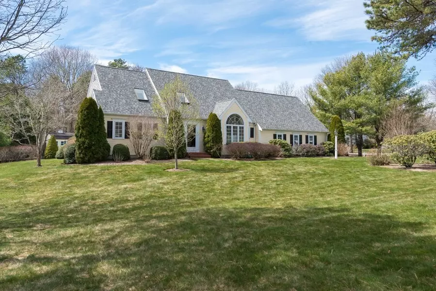 140 Flume Ave, Barnstable, MA 02648