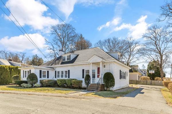 Beverly, MA 01915,17 Oceanside Dr