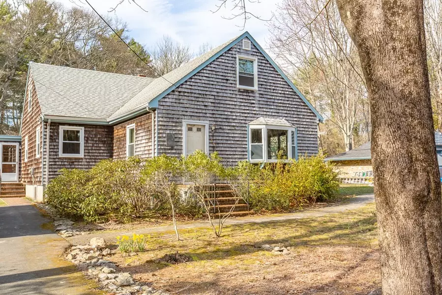 159 Hathaway Rd, Acushnet, MA 02743