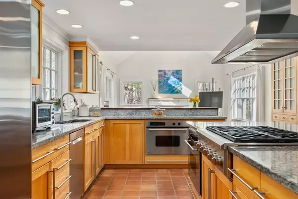 Weston, MA 02493,12 Wits End Rd