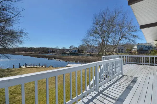 23 & 24 Debbie Ln, Falmouth, MA 02536