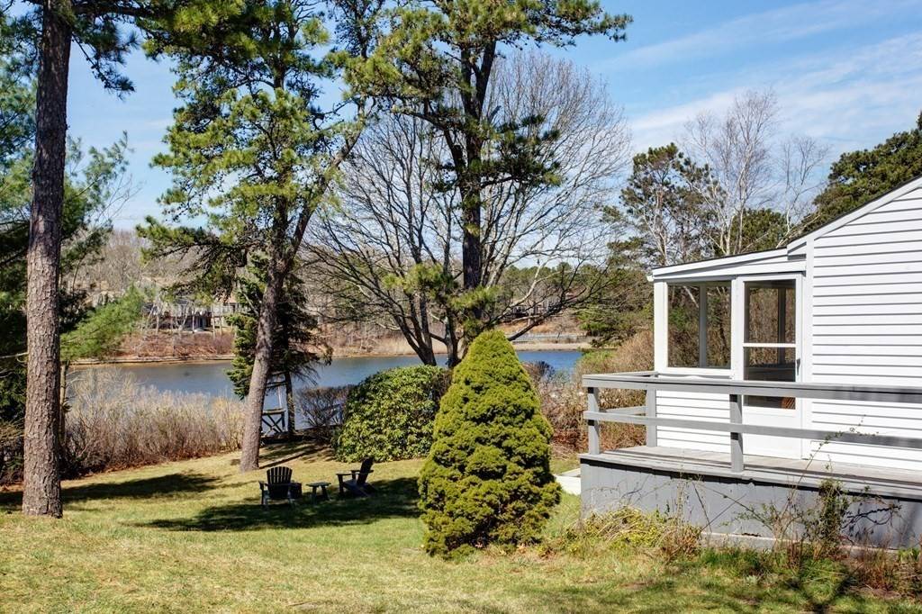 101 Shorewood Dr, Falmouth, MA 02536